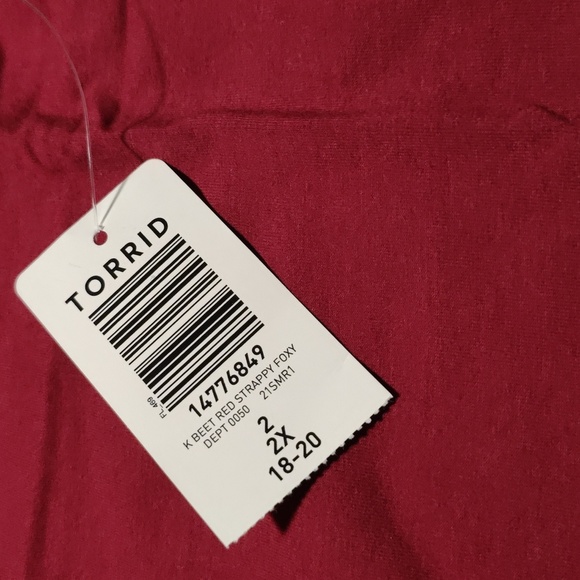 🟣Foxy Strappy Cami - Picture 4 of 9